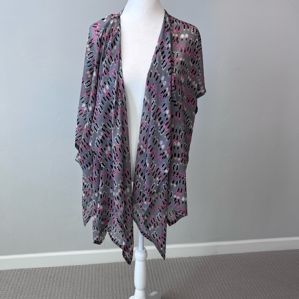 Shoe Gray and Pink Patterned Kimono